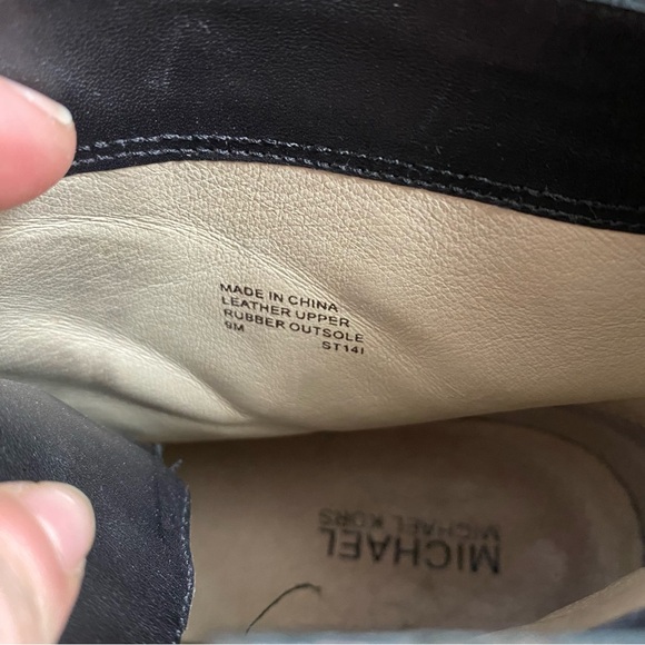 •Michael Kors Logo mid calf booties• Size 9M - Picture 5 of 9